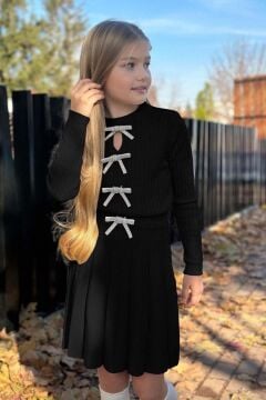 Kız Çocuk Bisiklet Yaka Önden Kurdela Detaylı Kazak Pliseli Triko Siyah Etekli Takım