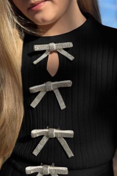 Kız Çocuk Bisiklet Yaka Önden Kurdela Detaylı Kazak Pliseli Triko Siyah Etekli Takım