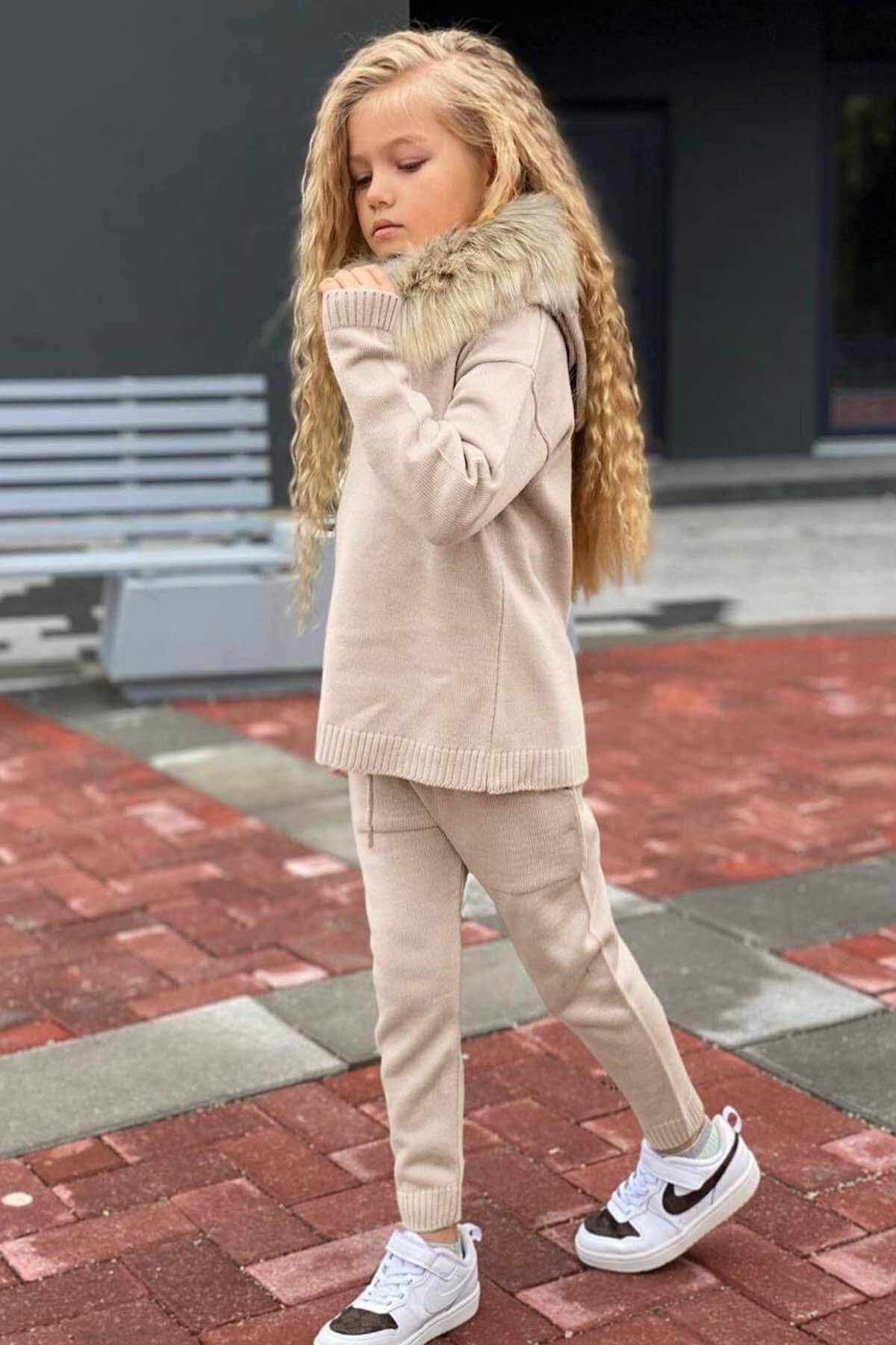 Kız Çocuk Yakası Çıkarılabilir Kürklü Kazak Çift Cepli Triko Ekru Alt Üst Takım