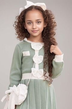 Kız Çocuk Beli Şerit ve Göğsü Fiyonk Detaylı Eteği Piliseli Yeşil Şifon Elbise