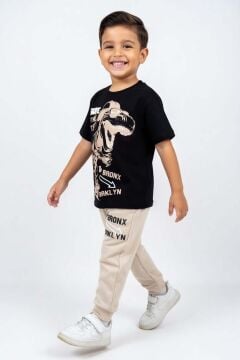 Erkek Çocuk Üzeri Yazı ve Kaykay Dino Baskılı Bileği Manşetli Bej Pijama Takımı