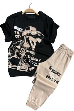 Erkek Çocuk Üzeri Yazı ve Kaykay Dino Baskılı Bileği Manşetli Bej Pijama Takımı