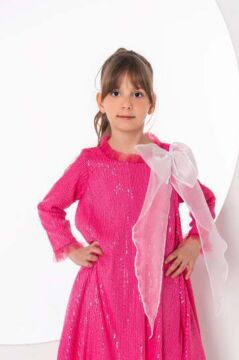 Kız Çocuk Yakası Tüllü Boydan Pulpayet İşlemeli Omuzu Fiyonk Detaylı Fuşya Elbise