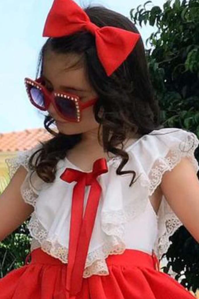 Kız Çocuk V Yaka Omuzları ve Etek Ucu Dantel İşlemeli Kırmızı Elbise