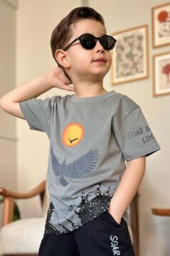 Erkek Çocuk Ağaç ve Güneş Baskılı T-shirt Yazı Detaylı Gri Şortlu Takım