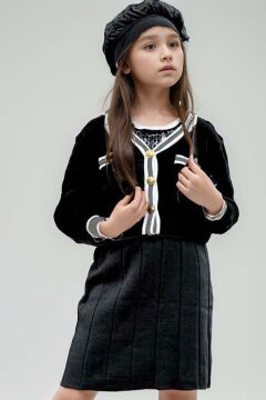 Kız Çocuk Önü ve Bilekleri Şerit ve Düğme Detaylı Siyah Triko Etekli Takım
