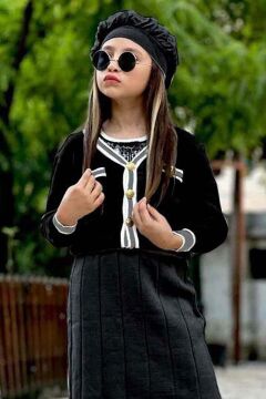 Kız Çocuk Önü ve Bilekleri Şerit ve Düğme Detaylı Siyah Triko Etekli Takım