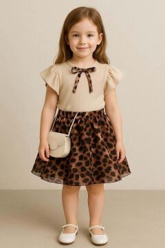 Kız Çocuk Göğsünde Kurdele Detaylı Kısa Kollu Bluz Üzeri Leopar Detaylı Kehribar Etekli Takım