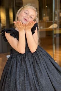 Kız Çocuk Üzeri Simli ve Omuzlar Fırfır Detaylı Kolsuz Siyah Abiye