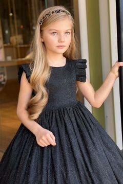 Kız Çocuk Üzeri Simli ve Omuzlar Fırfır Detaylı Kolsuz Siyah Abiye