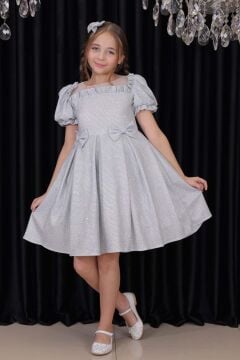 Kız Çocuk Kare Yaka Şeffaf Tüllü Omuzları Fırfırlı Beli Fiyonk Detaylı Üzeri Simli Gri Abiye