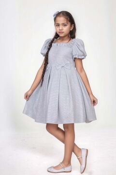Kız Çocuk Kare Yaka Şeffaf Tüllü Omuzları Fırfırlı Beli Fiyonk Detaylı Üzeri Simli Gri Abiye