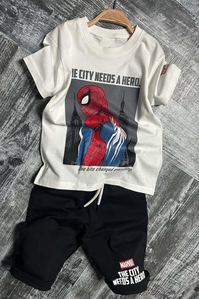 Erkek Çocuk Örümcek Adam Karakter ve Yazı Baskılı T-shirt İp Detaylı Siyah Şortlu Takım