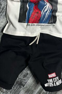 Erkek Çocuk Örümcek Adam Karakter ve Yazı Baskılı T-shirt İp Detaylı Siyah Şortlu Takım