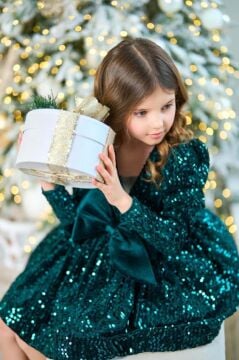 Kız Çocuk V Yaka Üzeri Pulpayet İşlemeli Eteği Kabarık Kadife Yeşil Abiye