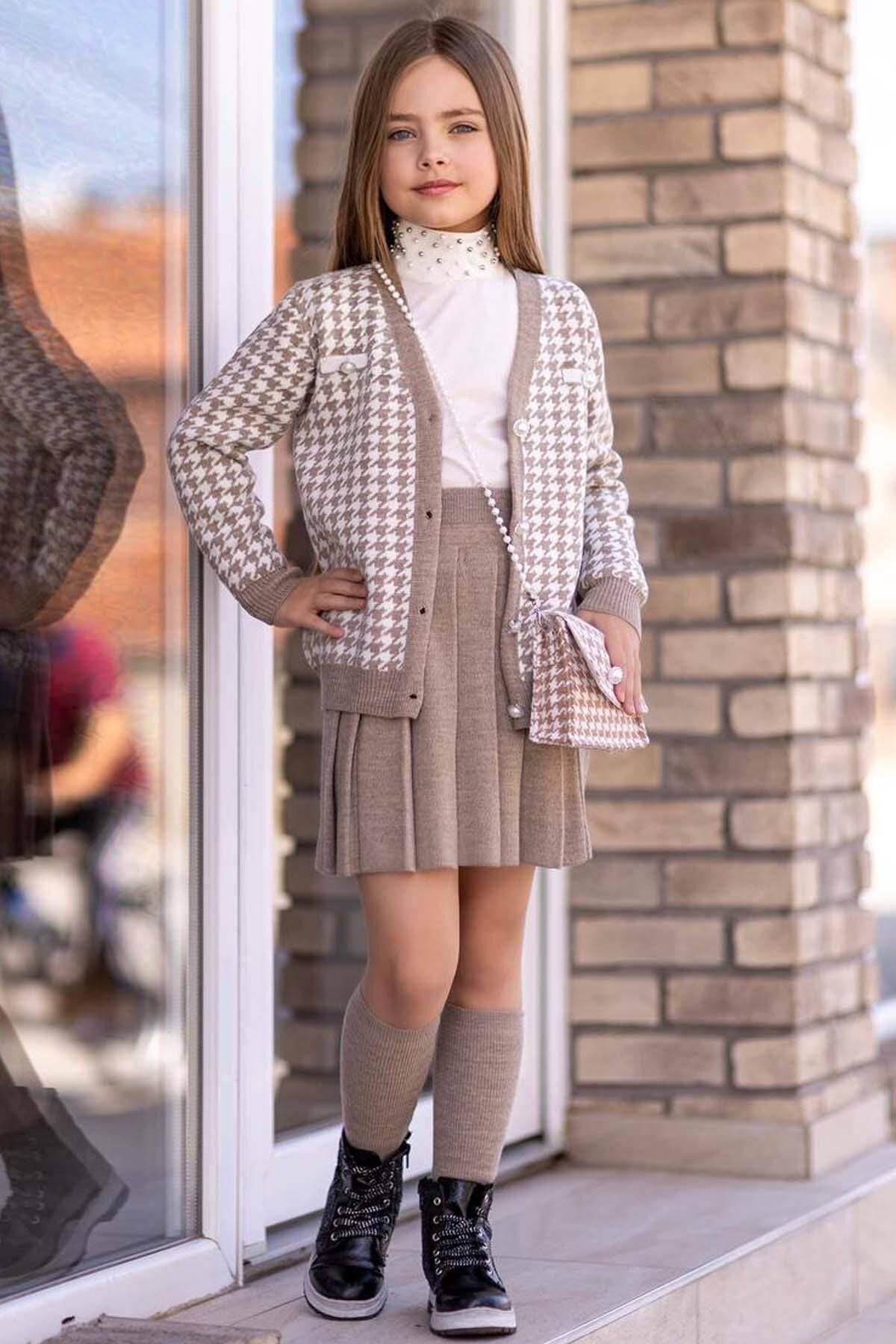 Kız Çocuk Kolları ve Yakası İnci Detaylı Bluz Kazayağı Desenli Triko Ceket Gri Etekli Takım