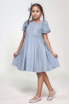 Kız Çocuk Kare Yaka Şeffaf Tüllü Omuzları Fırfırlı Beli Fiyonk Detaylı Üzeri Simli Mavi Abiye