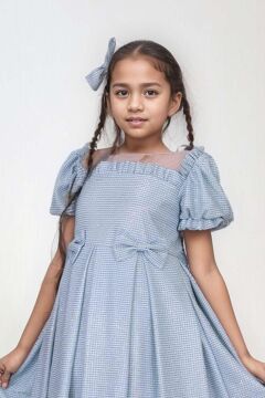 Kız Çocuk Kare Yaka Şeffaf Tüllü Omuzları Fırfırlı Beli Fiyonk Detaylı Üzeri Simli Mavi Abiye