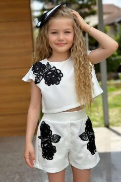 Kız Çocuk Omzu Düğmeli Çiçek İşlemeli Beyaz Şortlu Takım