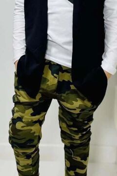 Erkek Çocuk Cep Detaylı Kazak Kolsuz Siyah Yelek Kamuflaj Detaylı Eşofman Takım