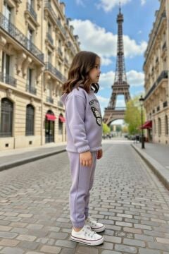 Kız Çocuk Üzeri Kara Kalem Kelebek Baskı ve Yazı Detaylı Sweat Paçası Lastikli Lila Eşofman Takım