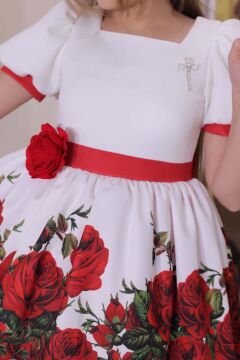 Kız Çocuk Kolları ve Beli Şerit Detaylı Karpuz Kollu Eteği Tüllü ve Gül Desenli Beyaz Elbise
