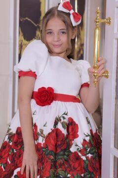 Kız Çocuk Kolları ve Beli Şerit Detaylı Karpuz Kollu Eteği Tüllü ve Gül Desenli Beyaz Elbise