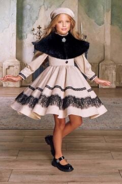 Kız Çocuk Peluş Şal  Detaylı ve Dantel Şerit İşlemeli Şapkalı Süet Krem Abiye