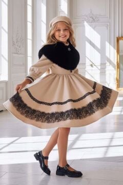 Kız Çocuk Peluş Şal  Detaylı ve Dantel Şerit İşlemeli Şapkalı Süet Krem Abiye