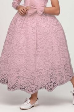 Kız Çocuk Tek Kol Omzu Çiçek Broşlu Boydan Dantel Detaylı Pudra Elbise