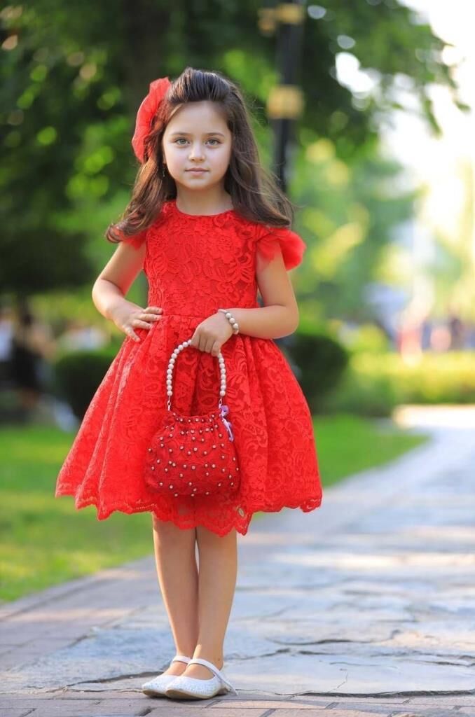 Kız Çocuk Üzeri Boydan Dantel Güpür İşlemeli Şeffaf Tüllü Sıfır Kol Kırmızı Elbise
