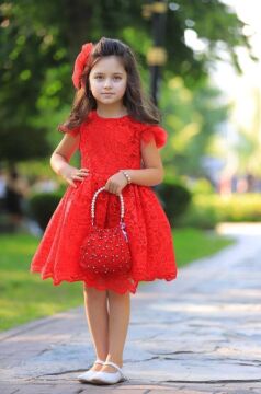 Kız Çocuk Üzeri Boydan Dantel Güpür İşlemeli Şeffaf Tüllü Sıfır Kol Kırmızı Elbise