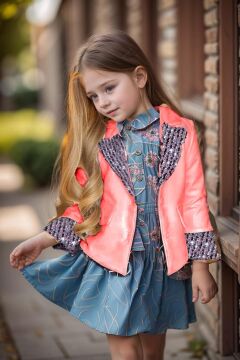 Kız Çocuk Yakası ve Bilekleri Pulpayet İşlemeli Çift Düğmeli Pudra Blazer Ceket