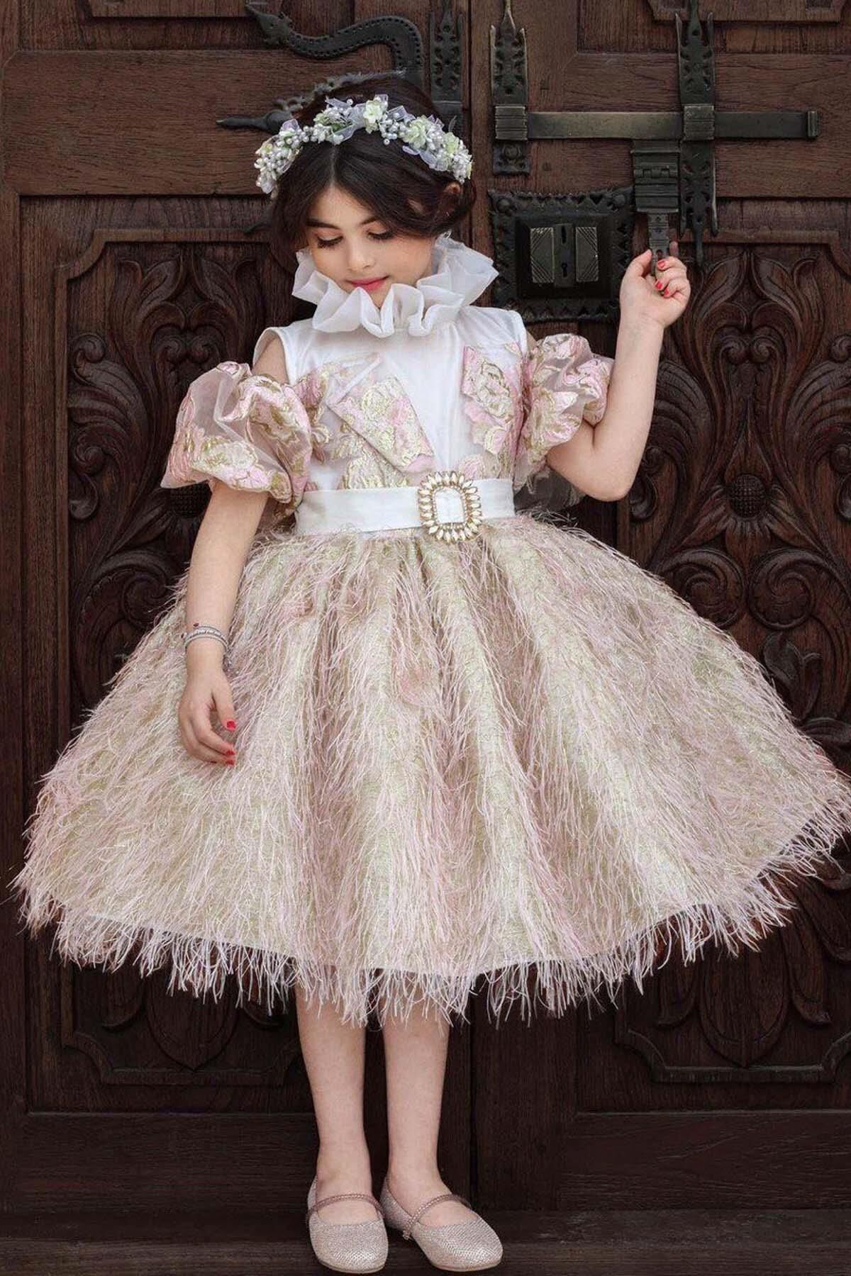 Kız Çocuk Palyaço Yaka Düşük Omuzlu Balon Kollu Eteği Kırçıllı V Kesim Detaylı Pudra Abiye