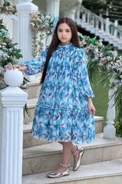 Kız Çocuk Yakası ve Omuzları Fırfır Detaylı Çiçek İşlemeli Pliseli Mavi Elbise