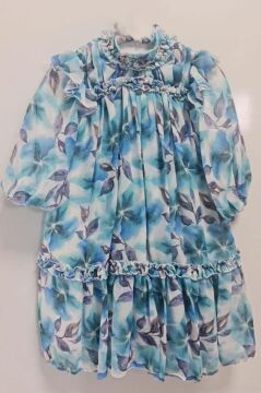 Kız Çocuk Yakası ve Omuzları Fırfır Detaylı Çiçek İşlemeli Pliseli Mavi Elbise