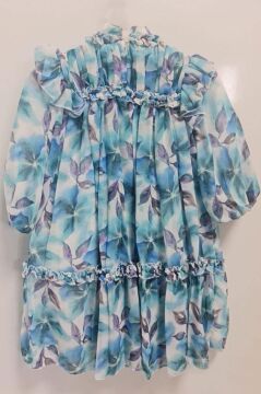 Kız Çocuk Yakası ve Omuzları Fırfır Detaylı Çiçek İşlemeli Pliseli Mavi Elbise