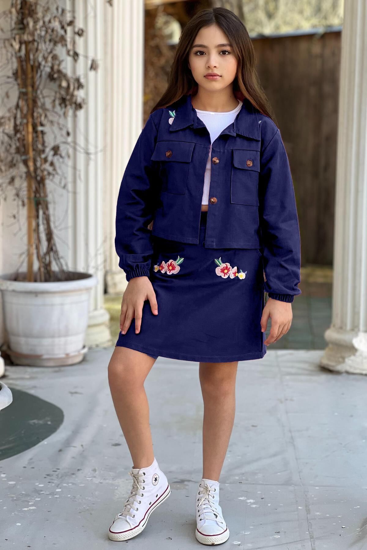 Kız Çocuk Omuzlarında Çiçek işlemeli Ceket Croplu Gabardin Lacivert Etekli Takım