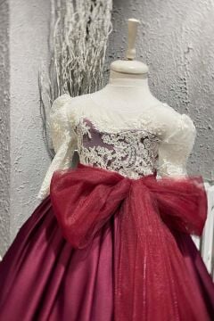 Kız Çocuk Yakası Şeffaf Tül Omuz ve Kolları Güpür İşlemeli Fiyonk Detaylı Saten Bordo Uzun Abiye