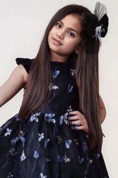 Kız Çocuk Omuzları Fırfır Detaylı Üzeri Kelebek Motifli Eteği Tüllü Siyah Elbise