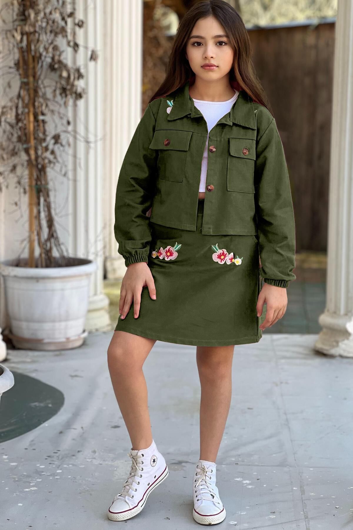 Kız Çocuk Omuzlarında Çiçek işlemeli Ceket Croplu Gabardin Haki Etekli Takım