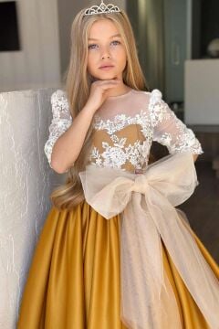 Kız Çocuk Yakası Şeffaf Tül Omuz ve Kolları Güpür İşlemeli Fiyonk Detaylı Saten Hardal Uzun Abiye