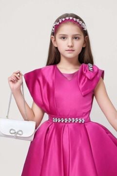 Kız Çocuk Omuzu Fiyonk Broş Detaylı Beli Taş Yonca İşlemeli Fuşya Elbise