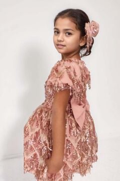 Kız Çocuk Üzeri Pulpayet İşlemeli Püsküllü Parlak Somon Elbise