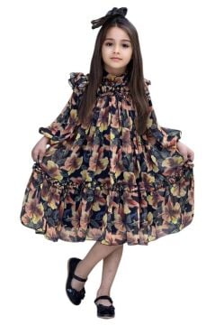 Kız Çocuk Yakası ve Omuzları Fırfır Detaylı Çiçek İşlemeli Pliseli Siyah Elbise