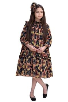 Kız Çocuk Yakası ve Omuzları Fırfır Detaylı Çiçek İşlemeli Pliseli Siyah Elbise