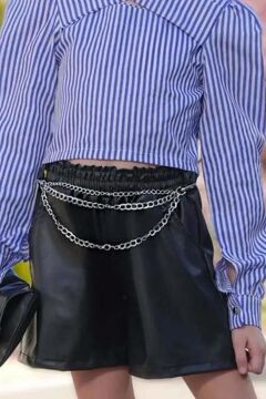 Kız Çocuk Üzeri Dikey Çizgi ve Sırtında Düğme Detaylı Mavi Gömlek Deri Şortlu Takım