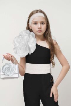 Kız Çocuk Tek Omuz Gül Detaylı Beli Kemerli Siyah Tulum