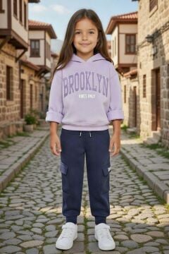 Kız Çocuk Göğsünde Brooklyn Yazı Baskılı ve Kanguru Cepli 3 İplik Lila Eşofman Takım