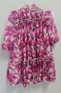 Kız Çocuk Yakası ve Omuzları Fırfır Detaylı Çiçek İşlemeli Pliseli Pembe Elbise